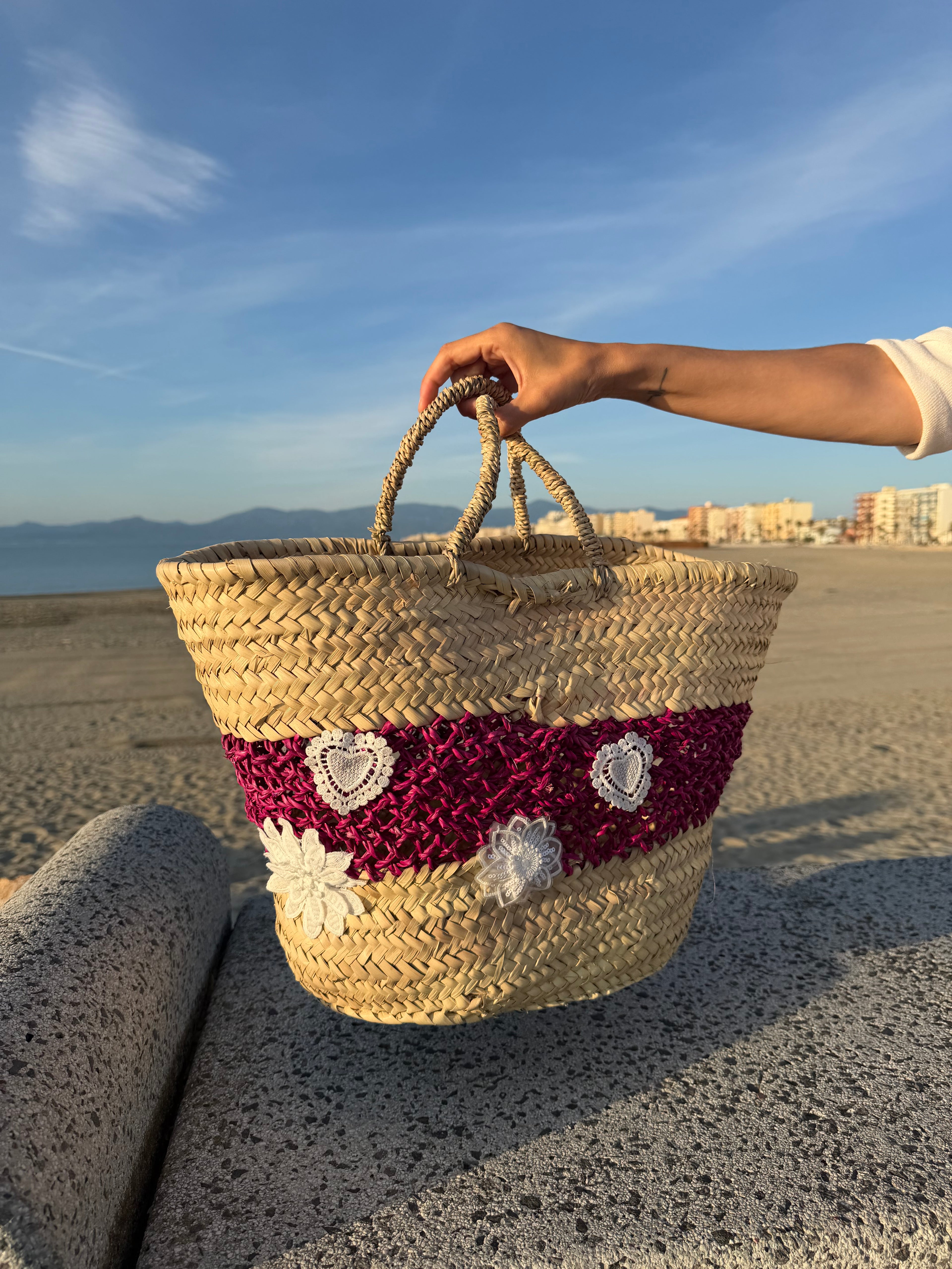 Panier rosé et romantisme