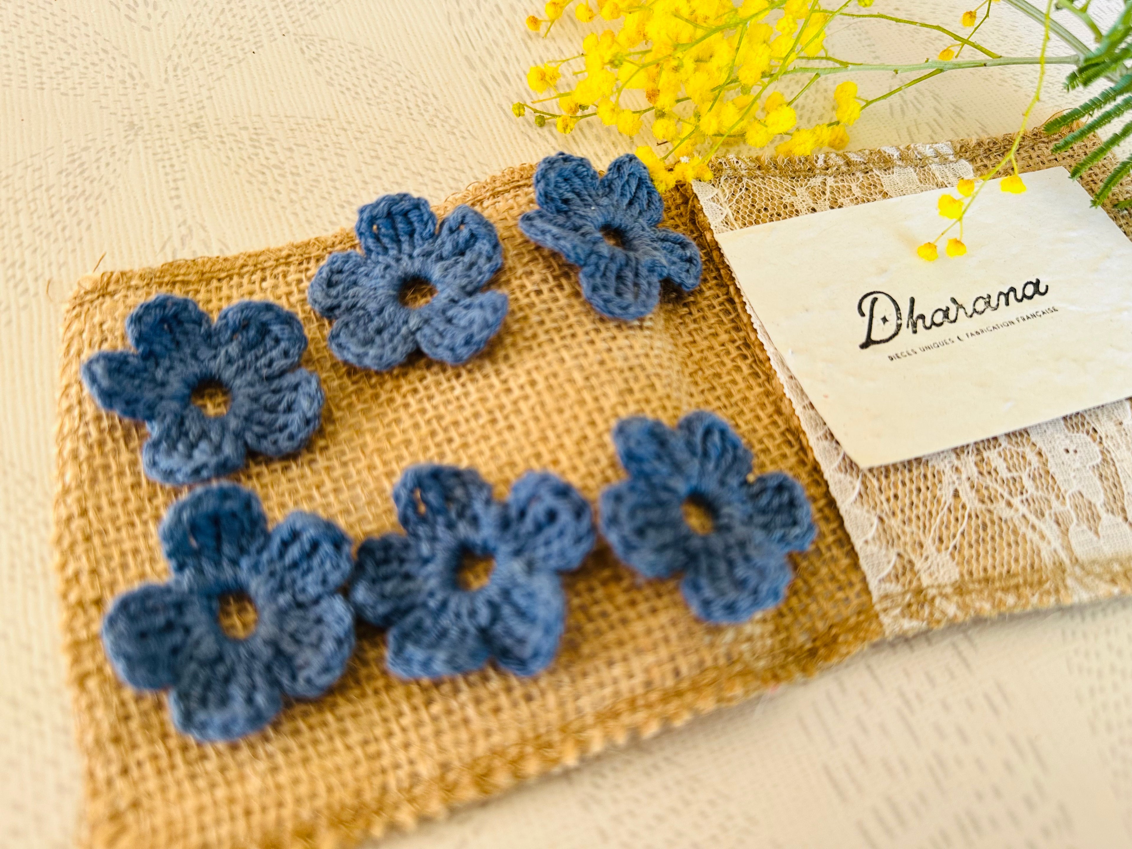 Couvre boutonnière fleurs crochet