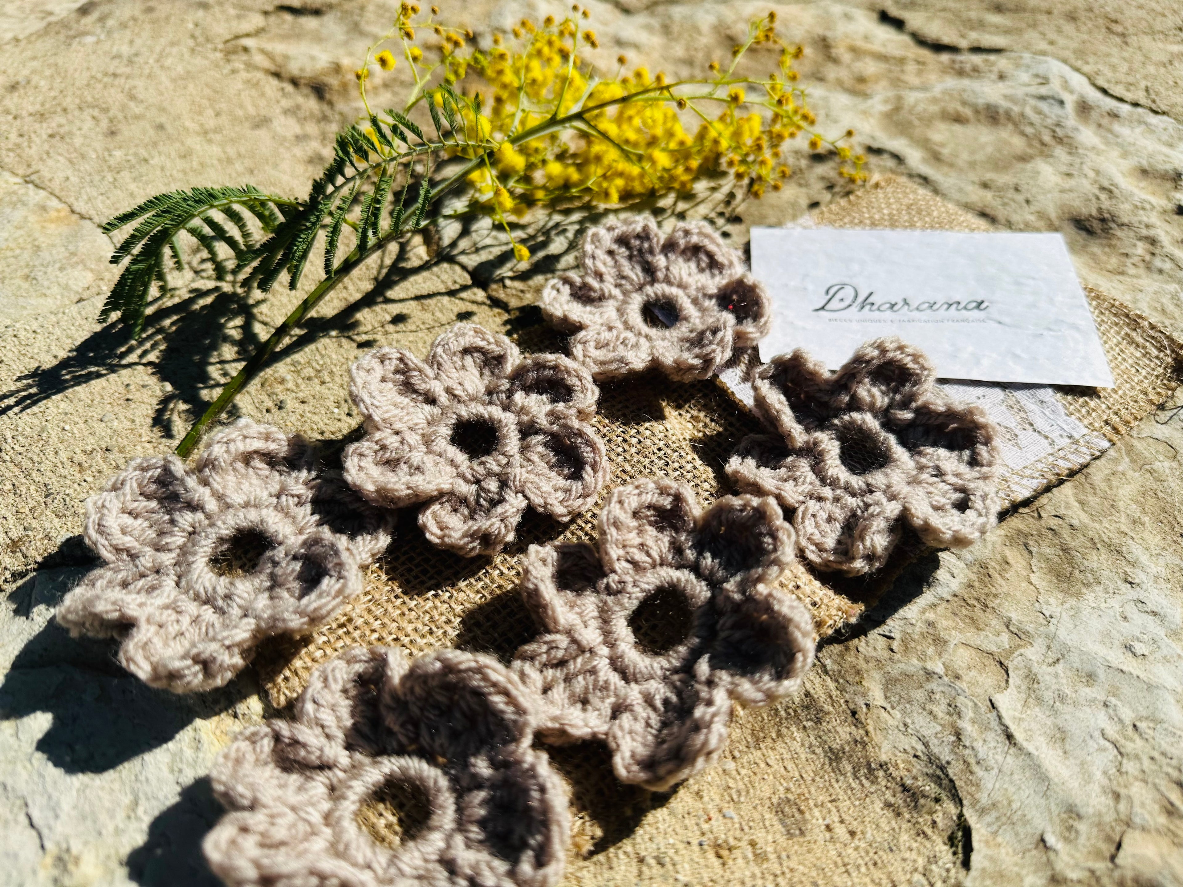 Couvre boutonnière fleurs crochet