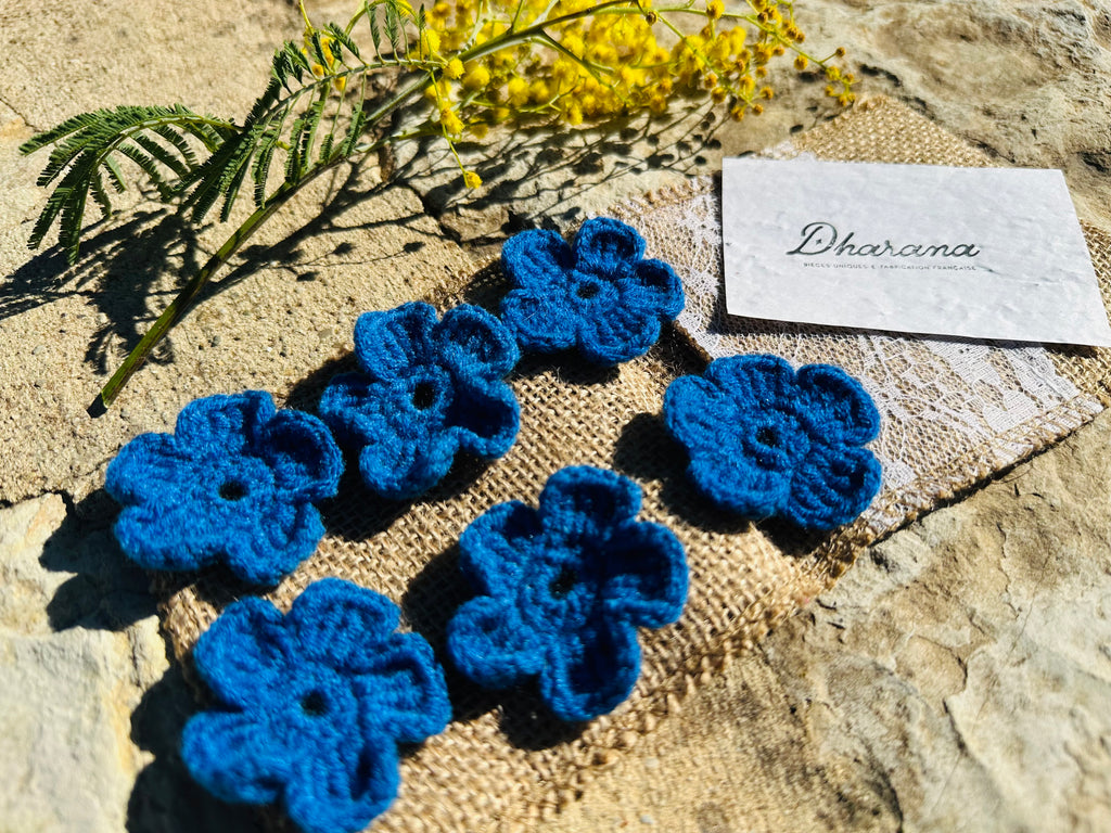 Couvre boutonnière fleurs crochet
