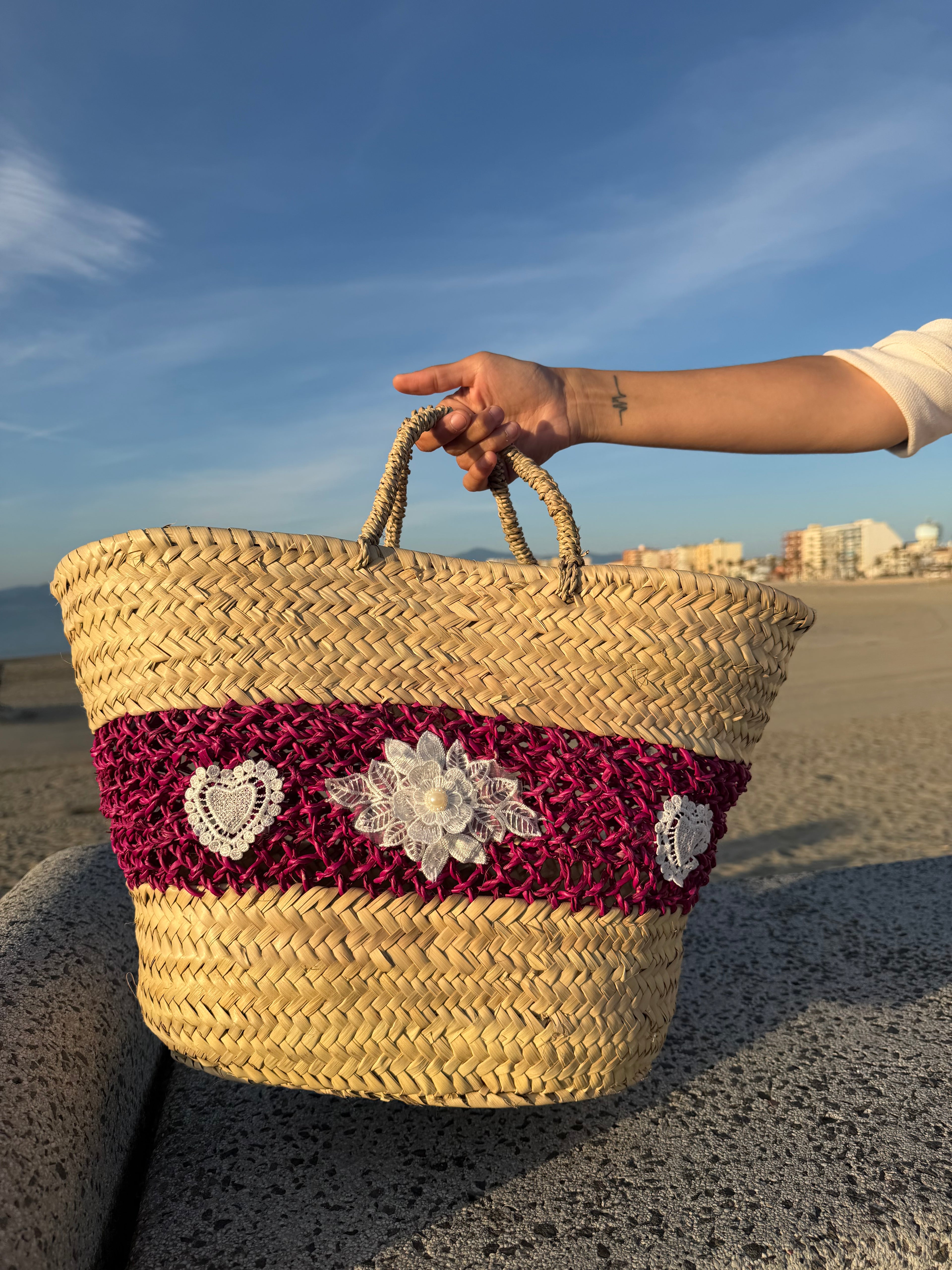 Panier rosé et romantisme