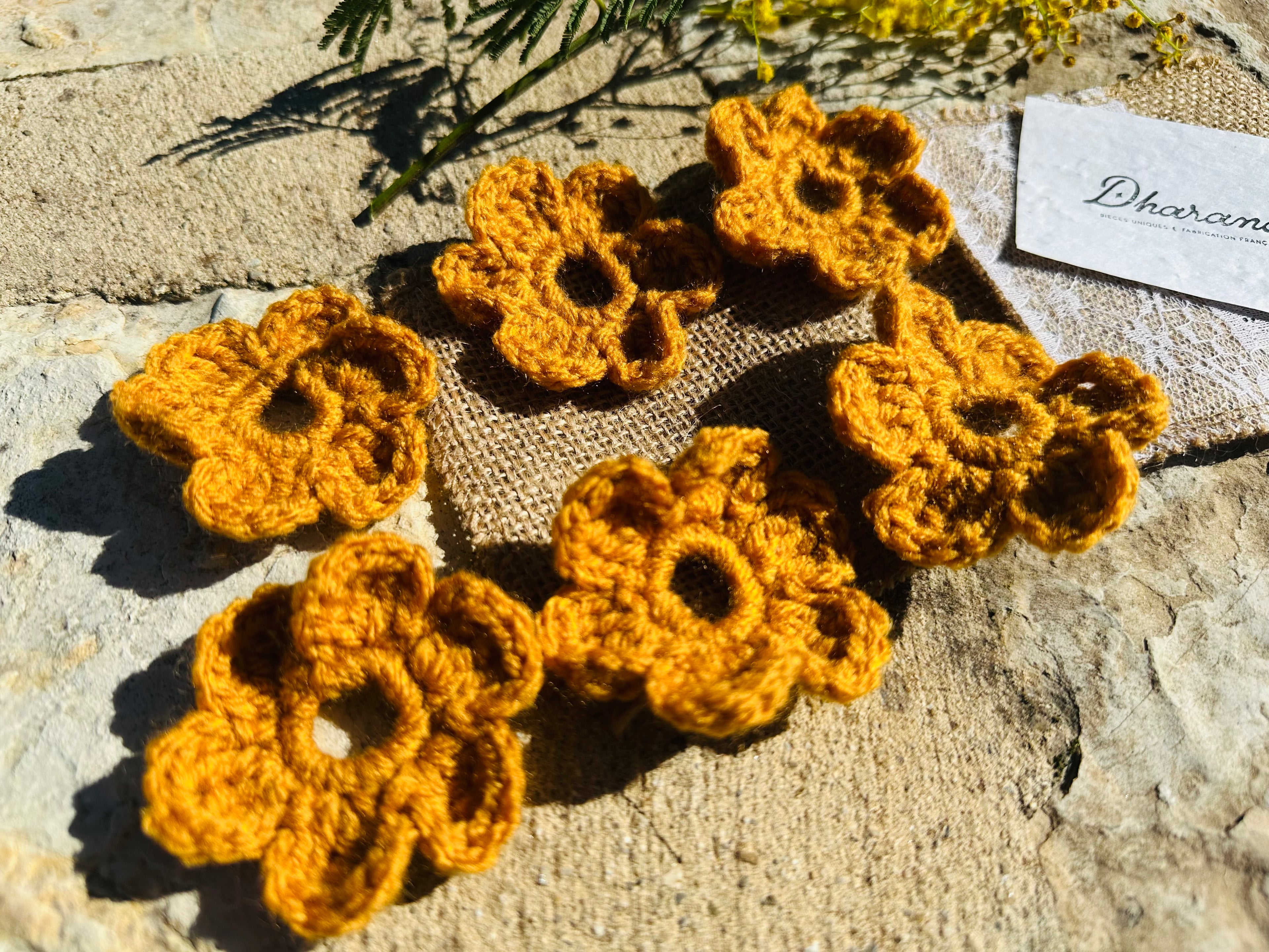 Couvre boutonnière fleurs crochet