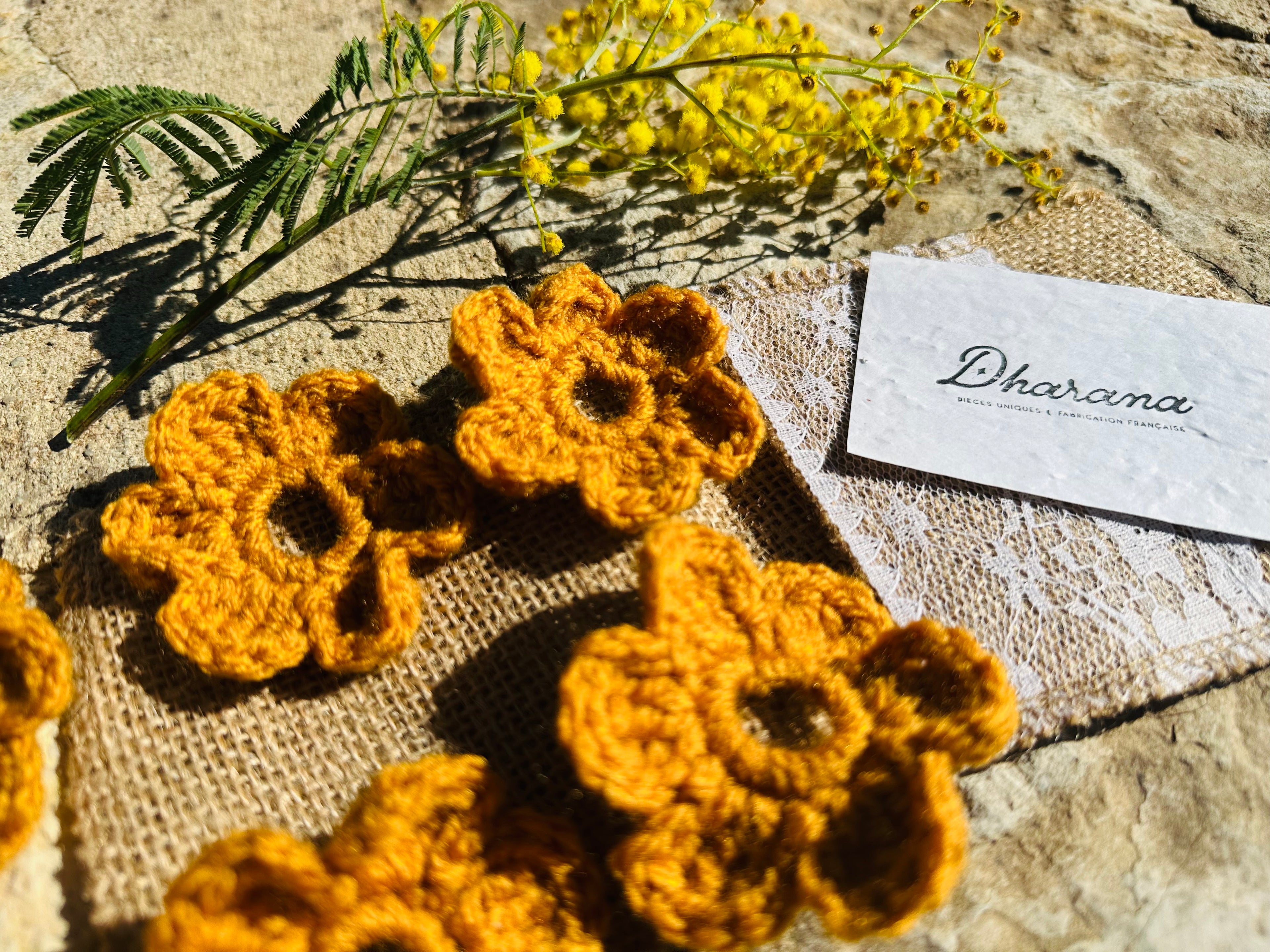 Couvre boutonnière fleurs crochet