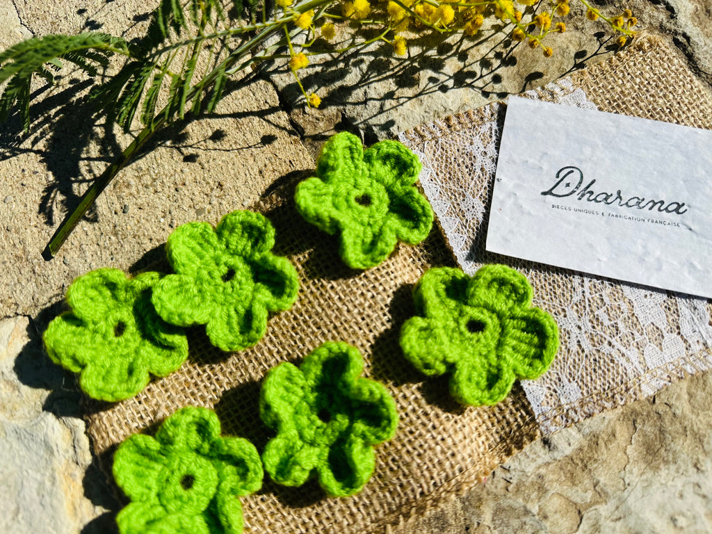 Couvre boutonnière fleurs crochet
