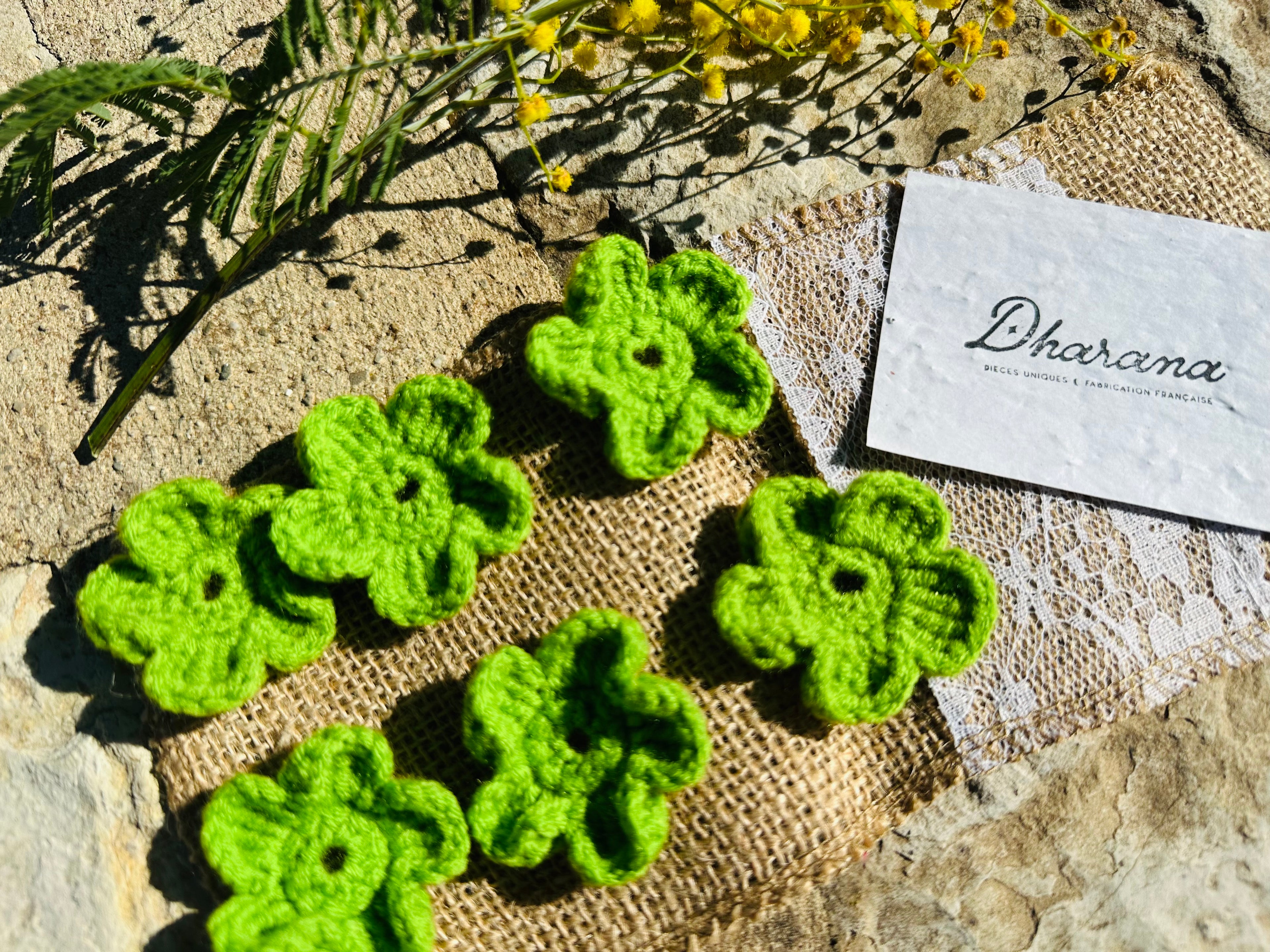 Couvre boutonnière fleurs crochet