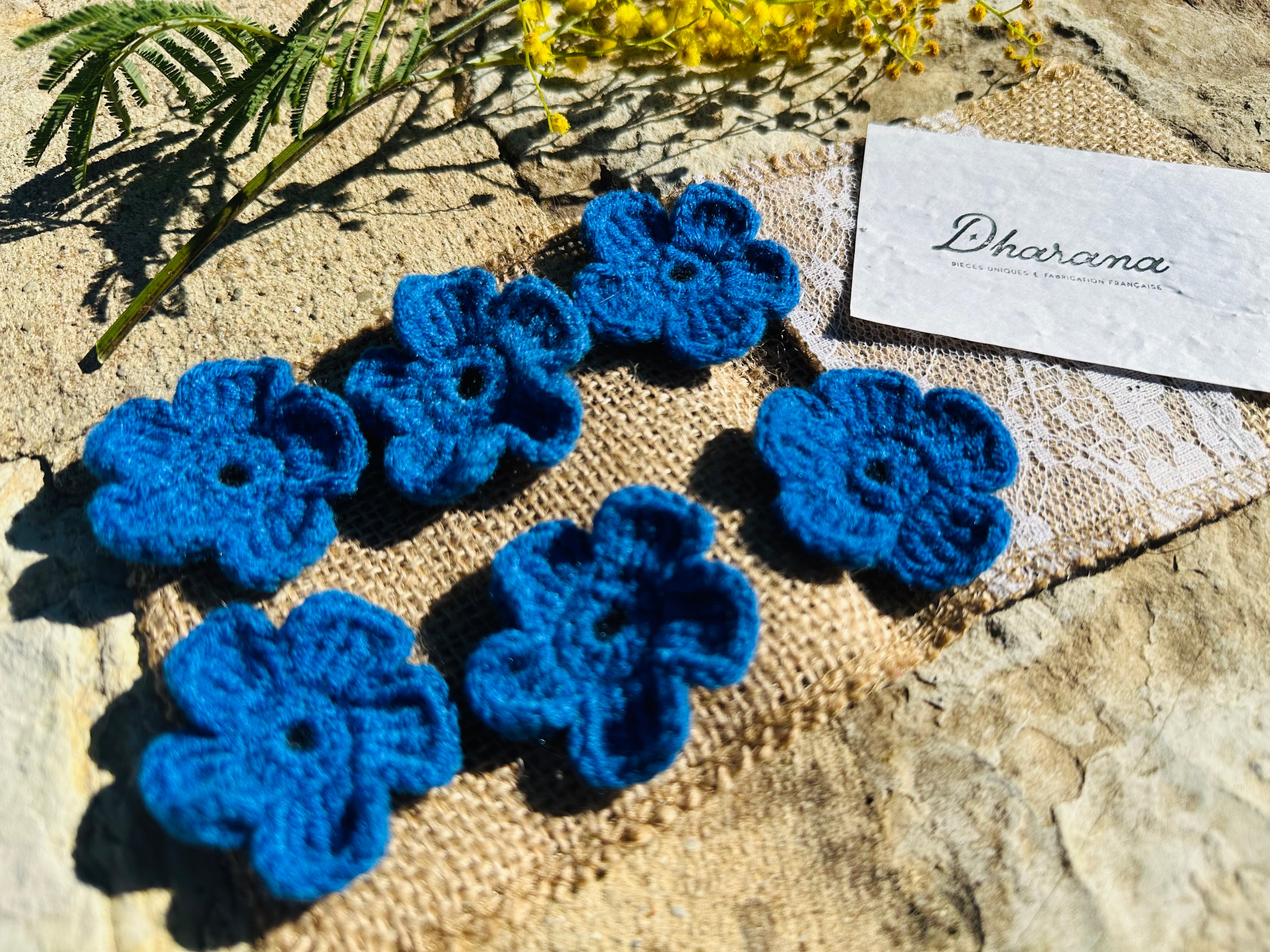 Couvre boutonnière fleurs crochet