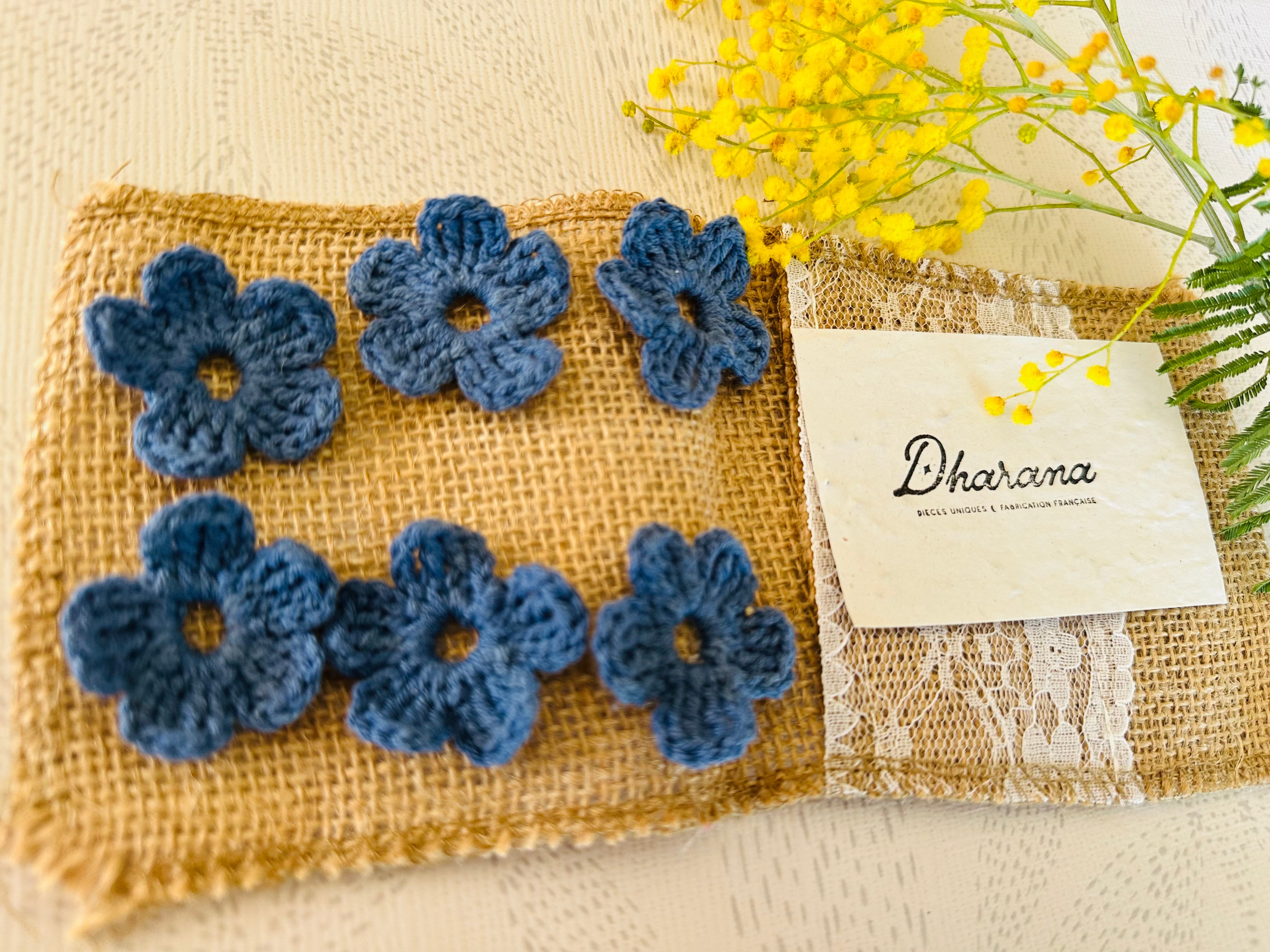 Couvre boutonnière fleurs crochet