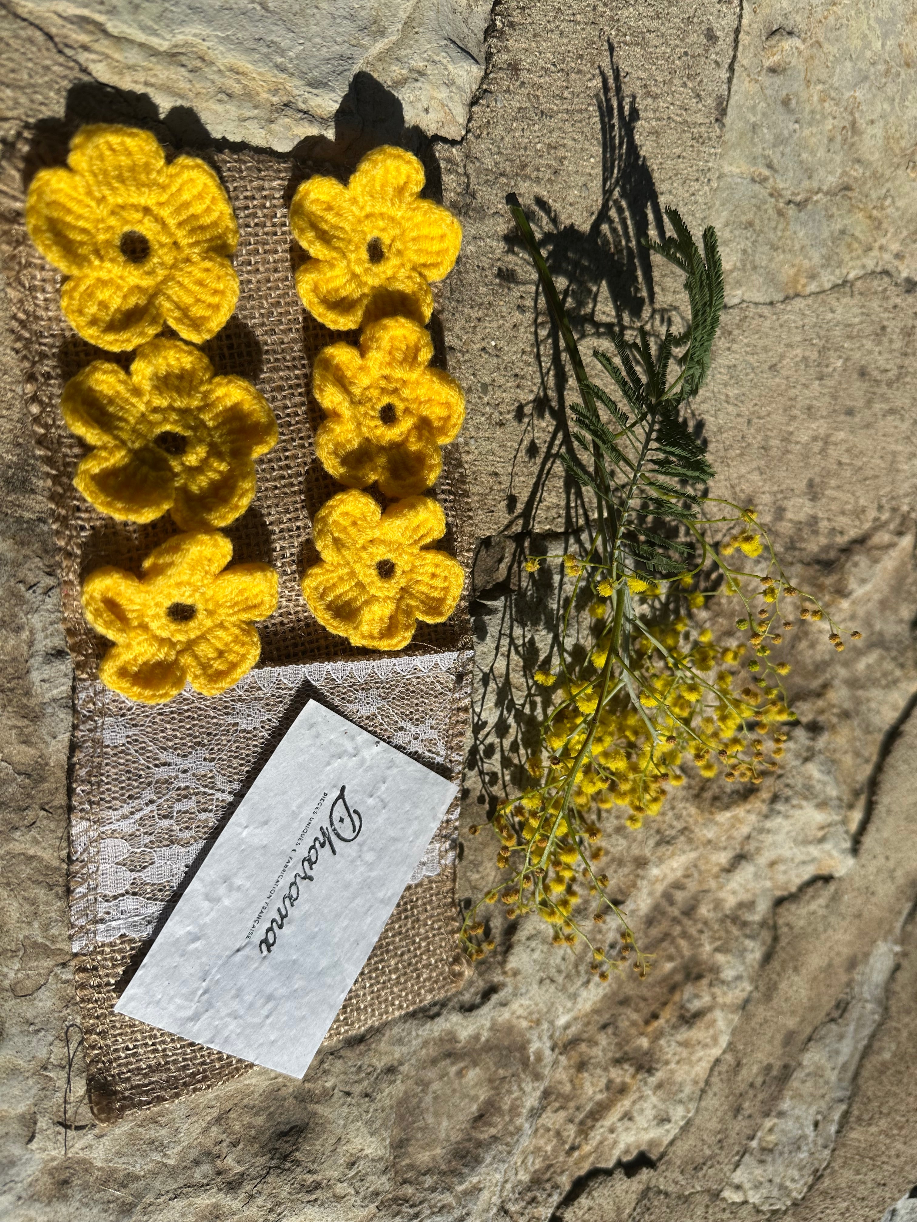 Couvre boutonnière fleurs crochet