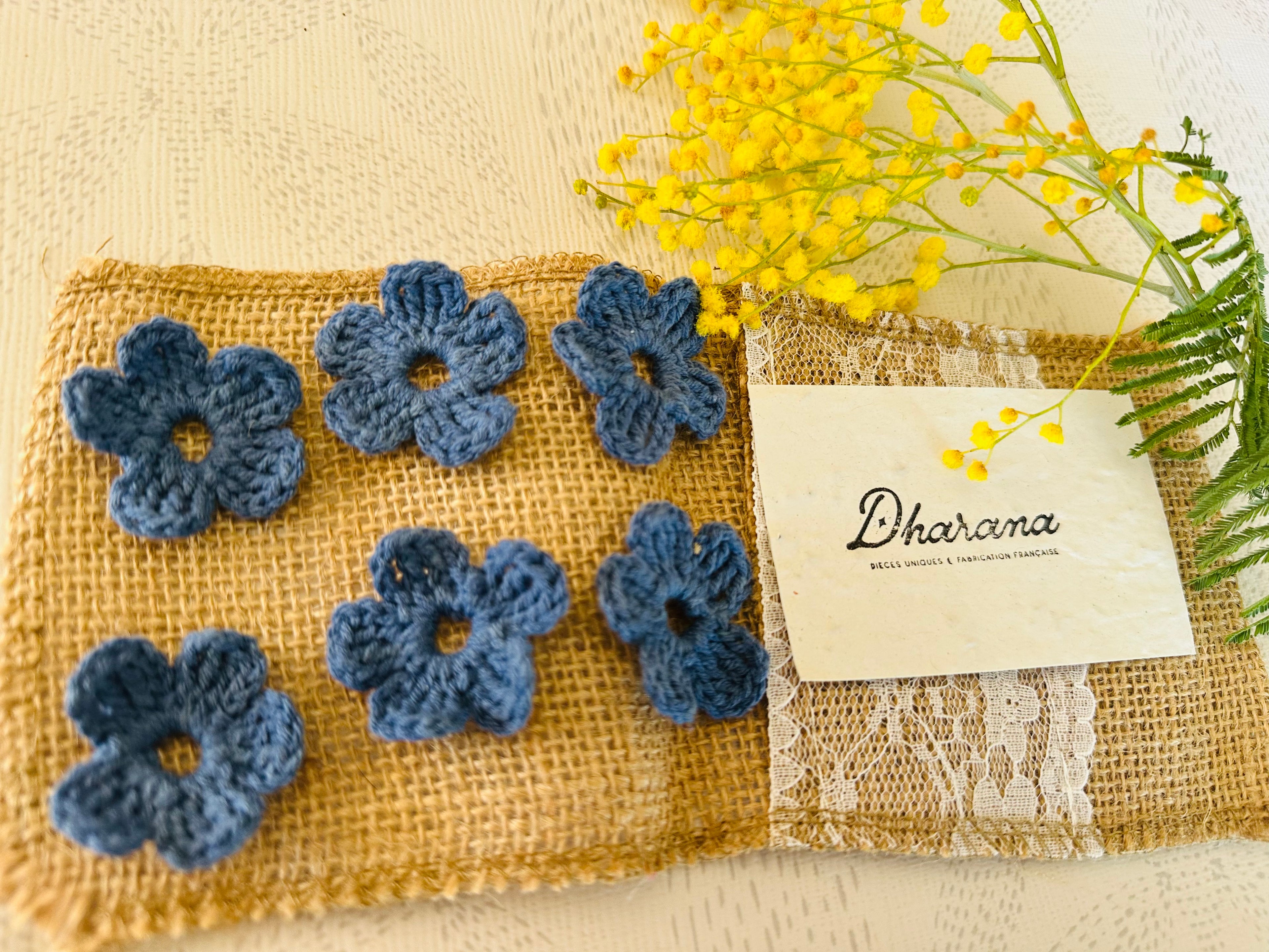 Couvre boutonnière fleurs crochet