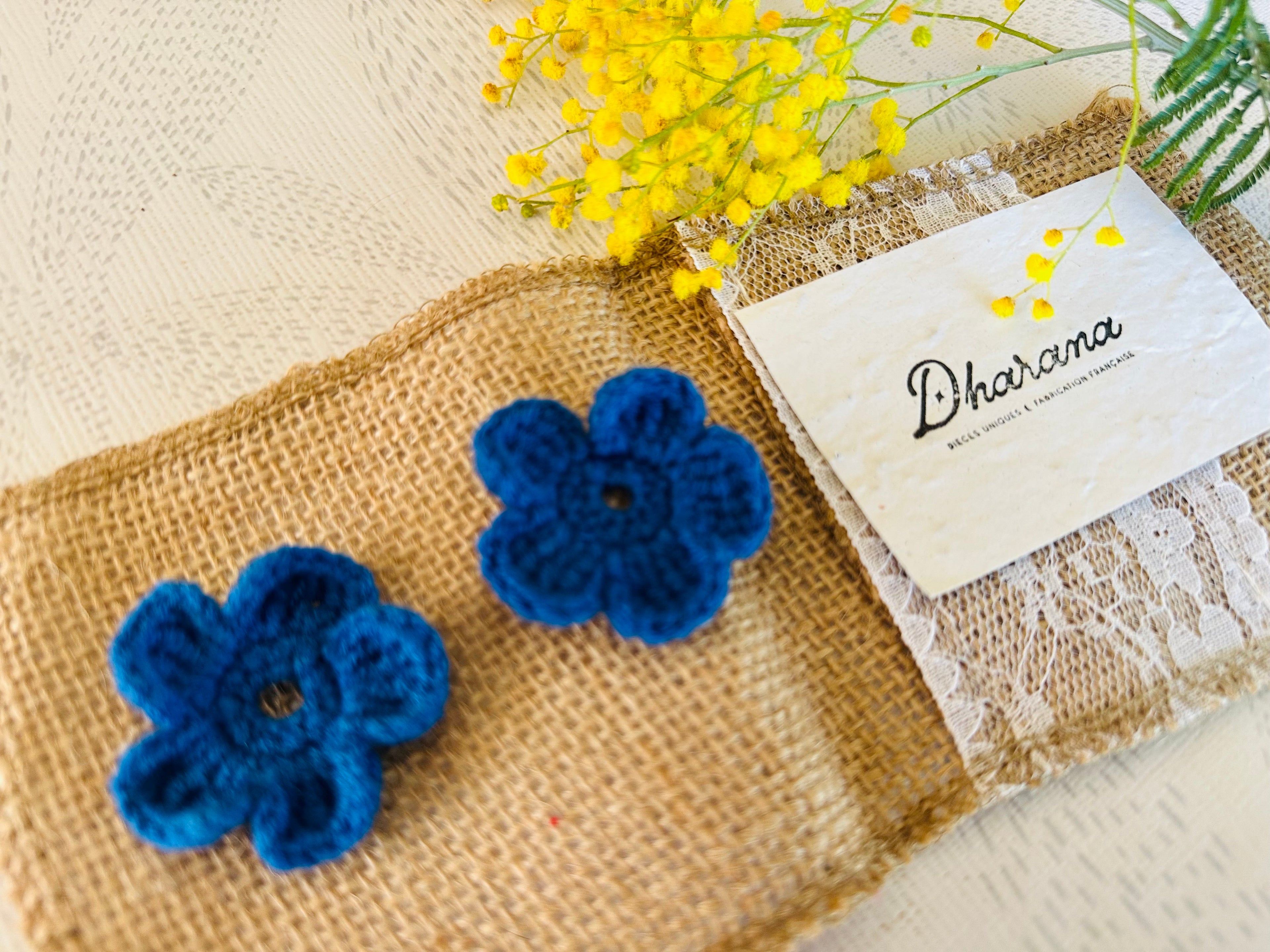 Couvre boutonnière fleurs crochet