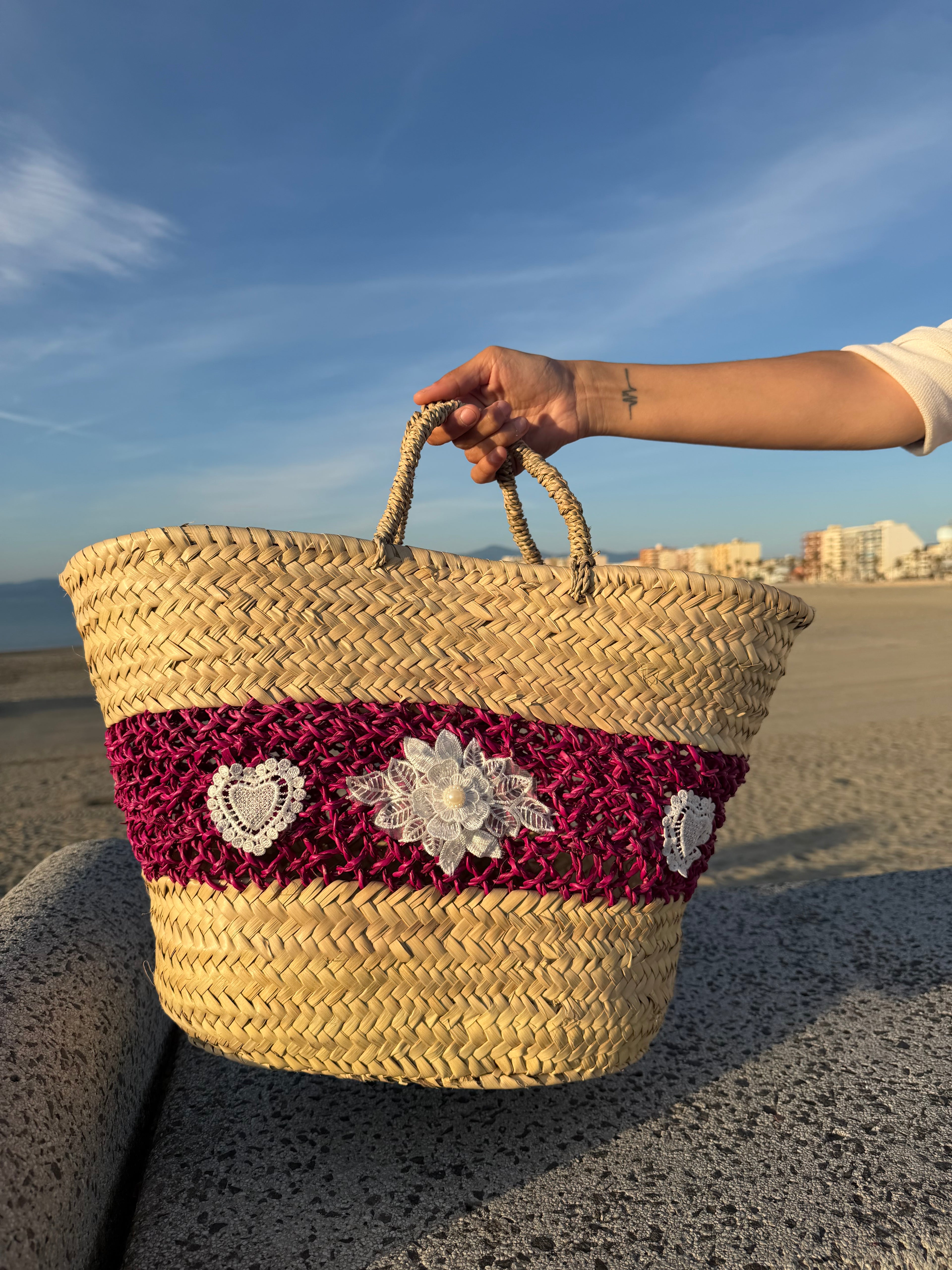 Panier rosé et romantisme