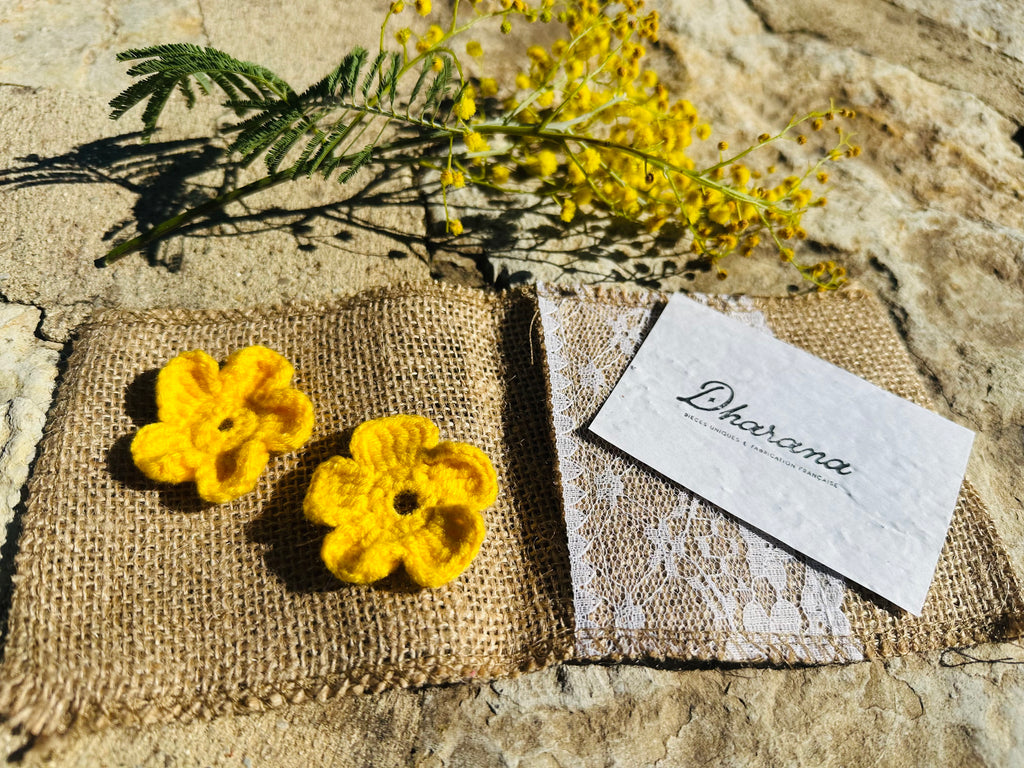 Couvre boutonnière fleurs crochet