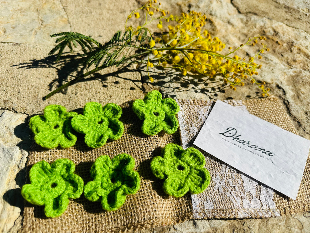 Couvre boutonnière fleurs crochet