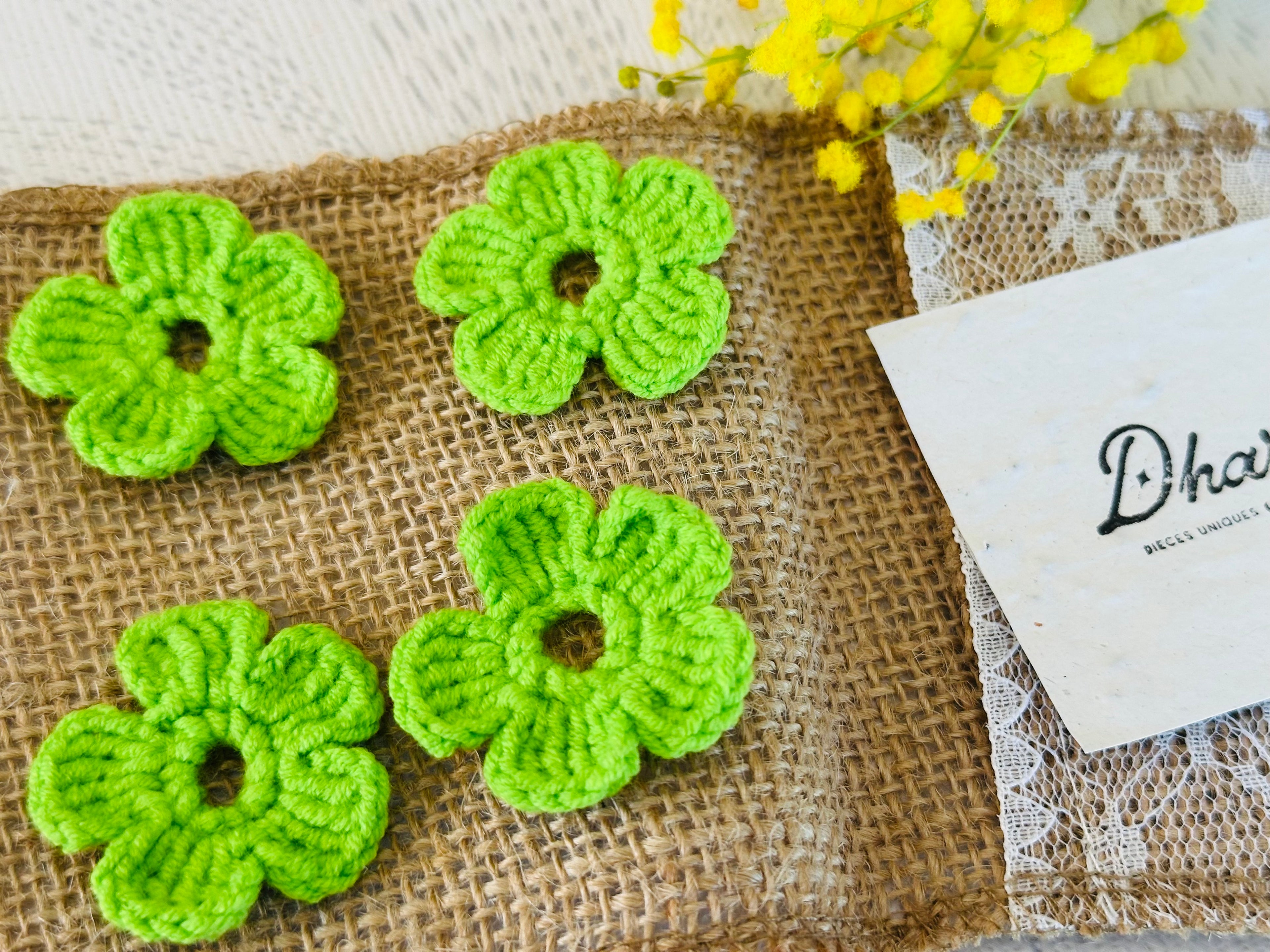 Couvre boutonnière fleurs crochet