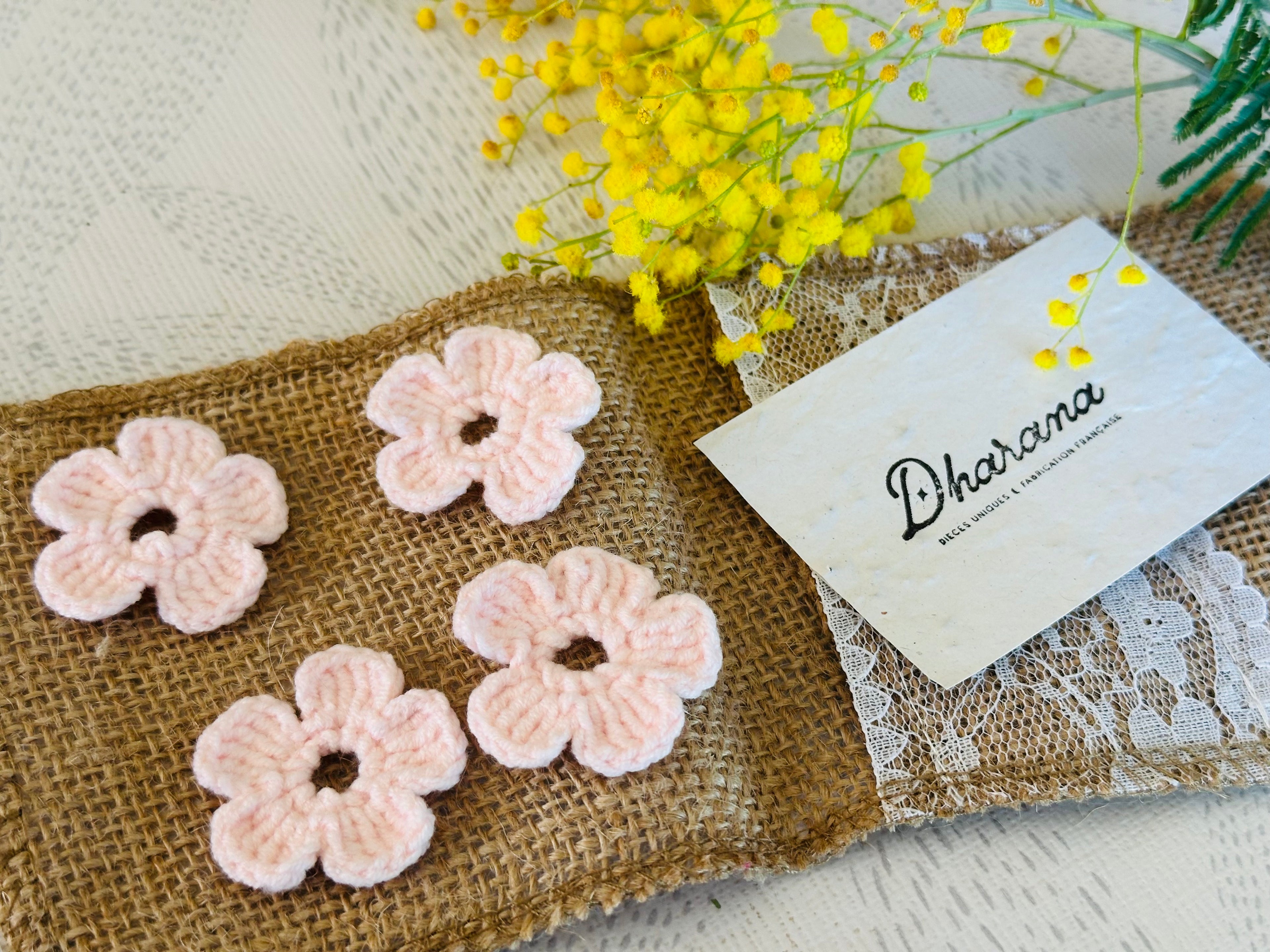 Couvre boutonnière fleurs crochet