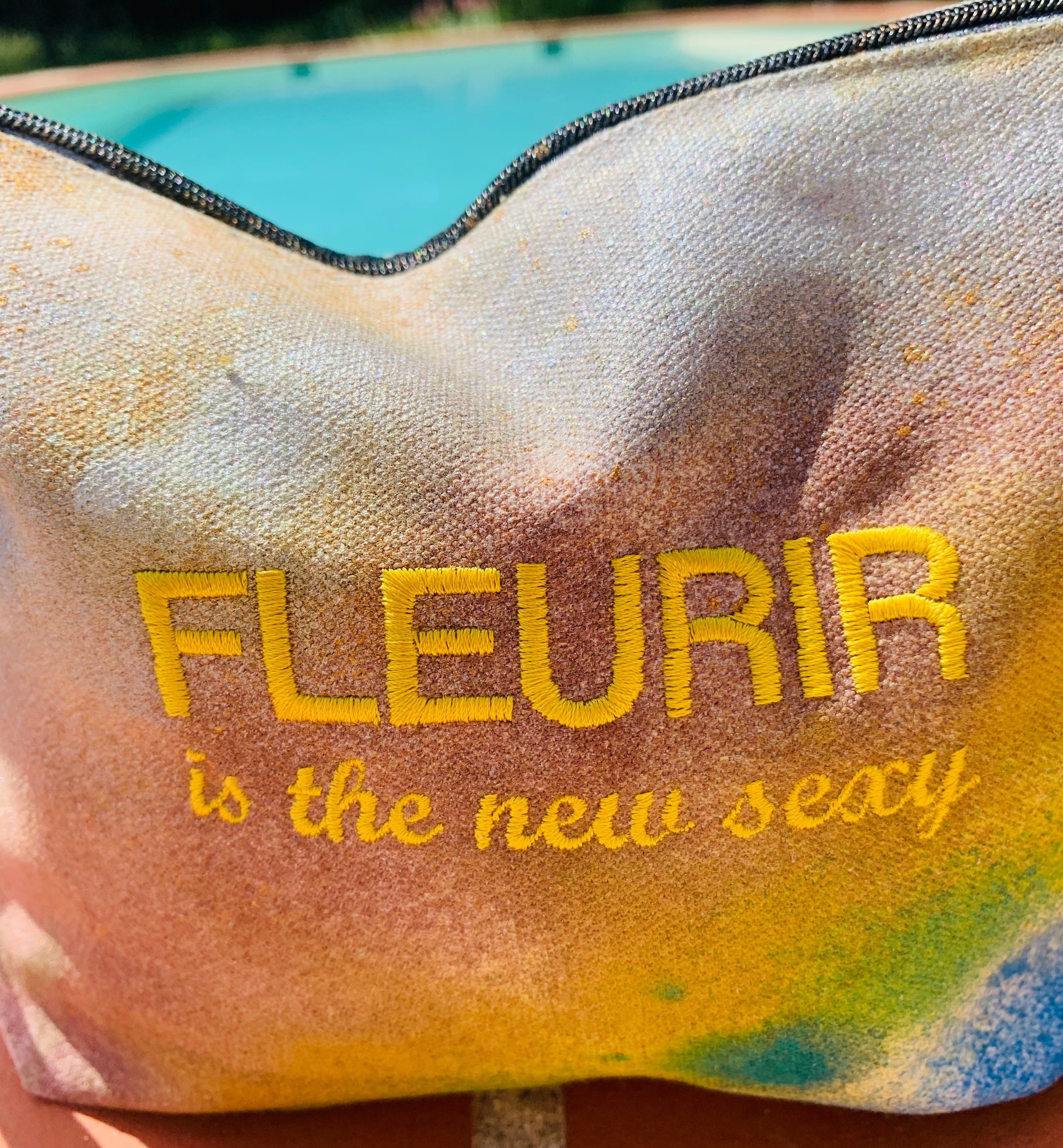 Pochette 12-Fleurir is the new sexy-