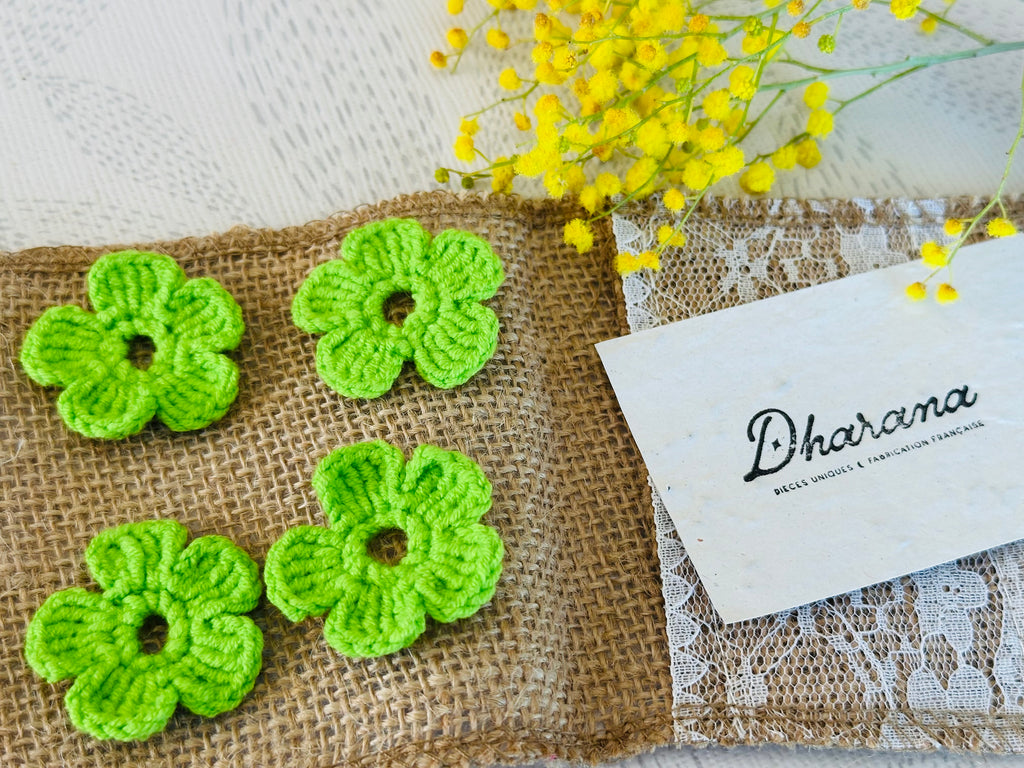 Couvre boutonnière fleurs crochet