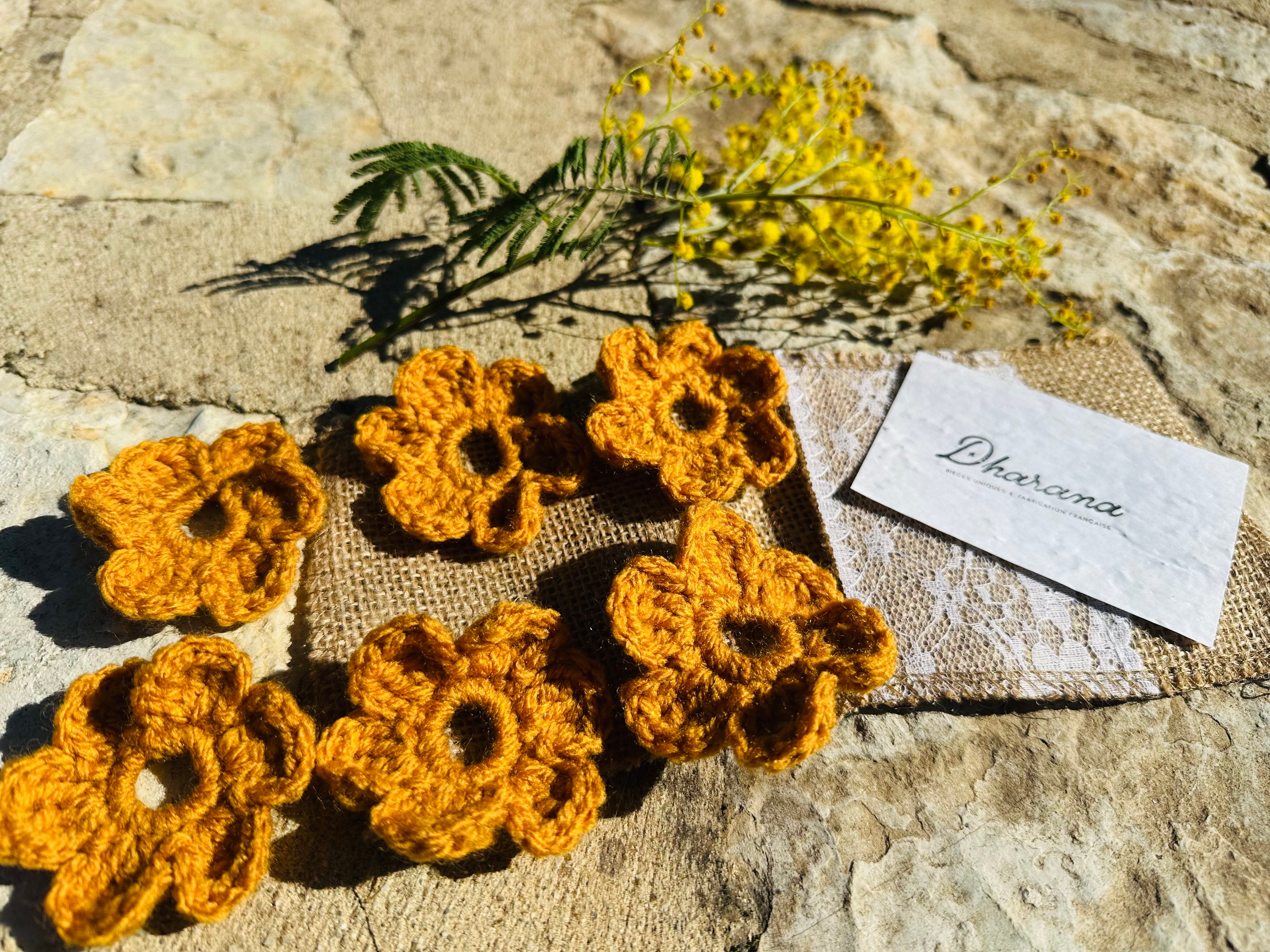 Couvre boutonnière fleurs crochet