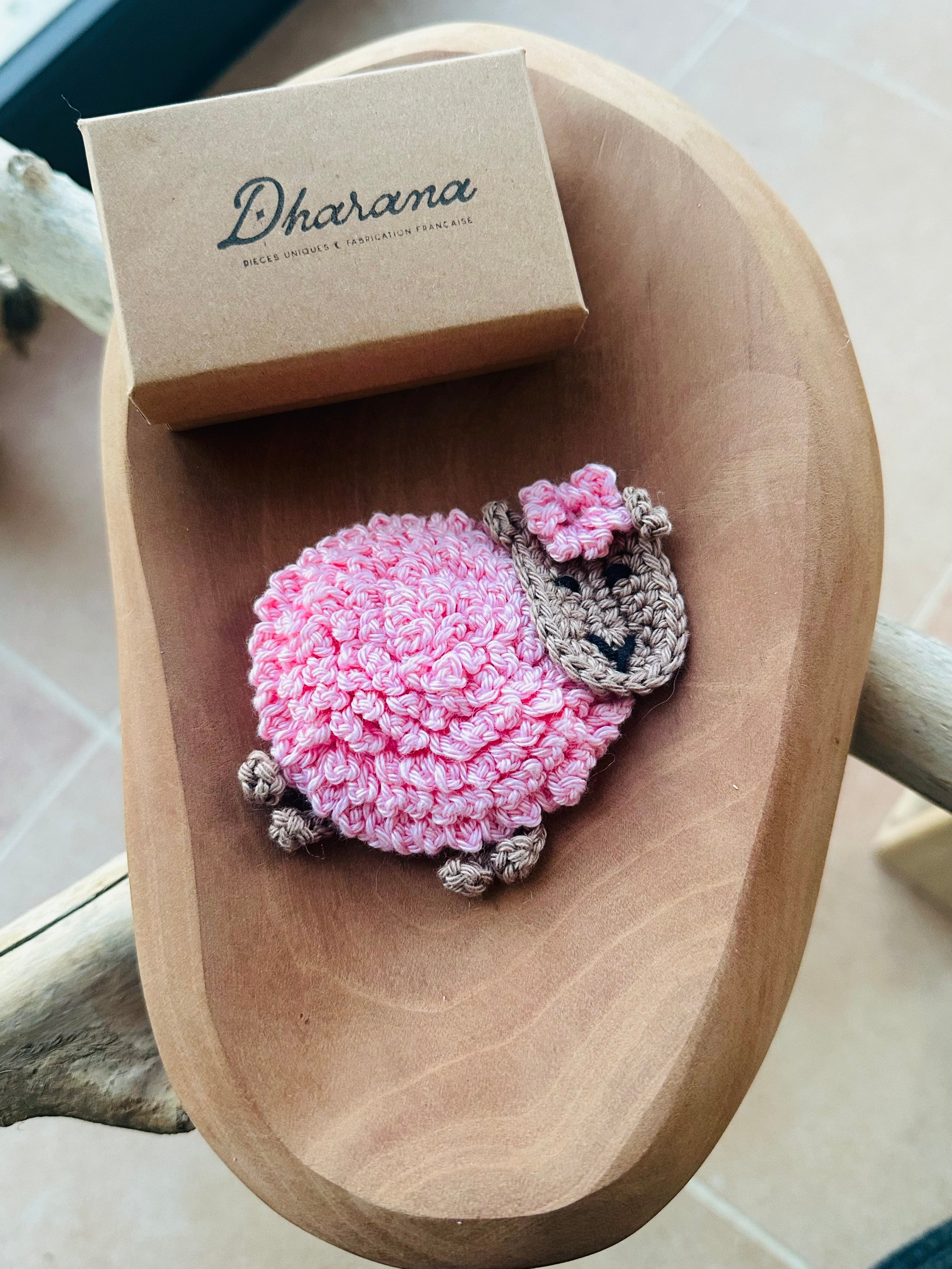 Broche mouton rose