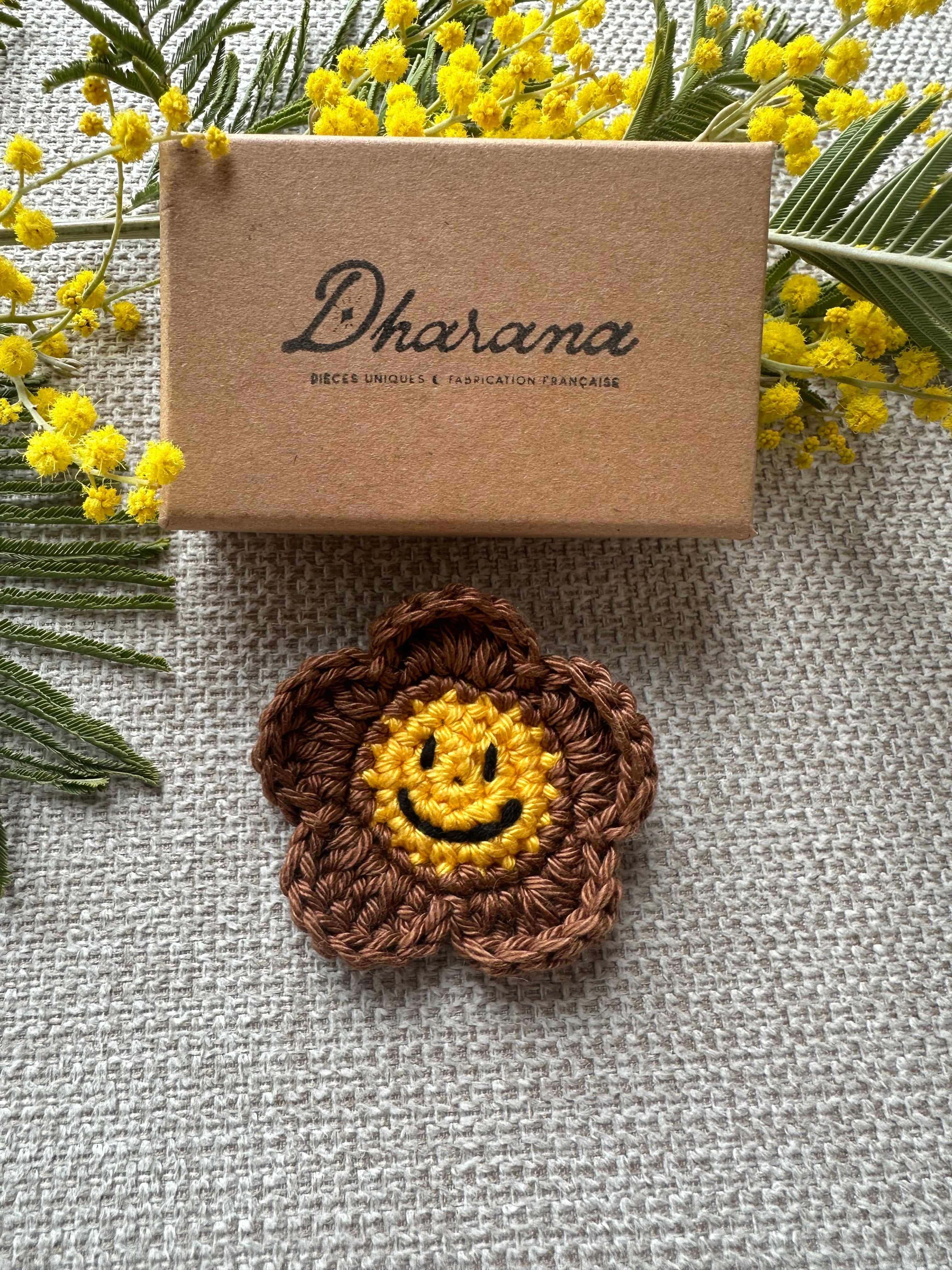 Broche Fleur Smiley Marron