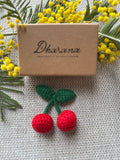 Broche cerise