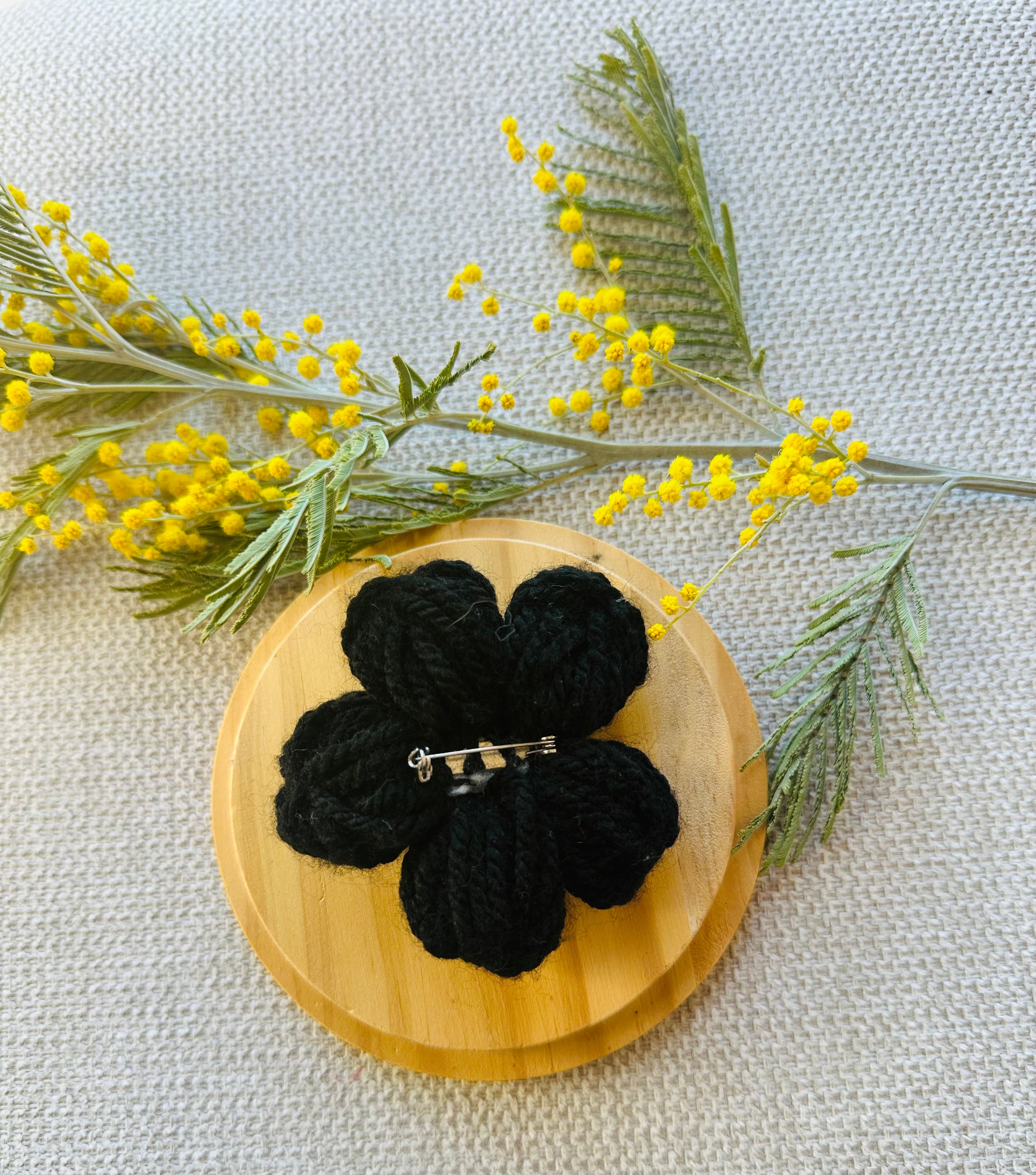 Broche Noire
